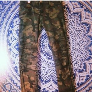 Camouflage jeans